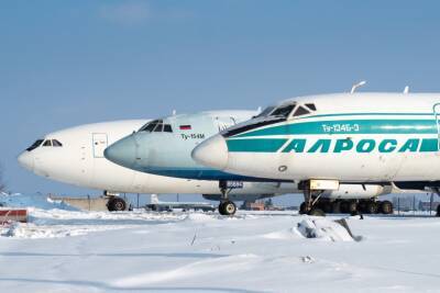 Три самолета-памятника в новосибирском Толмачево переместили с закрытой территории