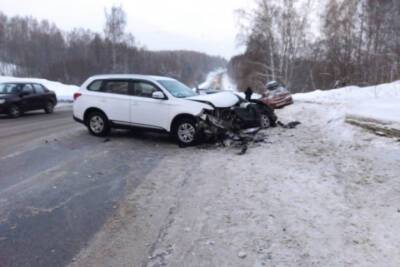 Водитель Mercedes Benz получил травмы в ДТП с 3-мя иномарками на трассе Томск-Мариинск