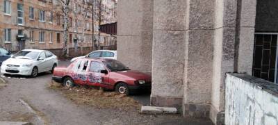 Брошенные автомобили будут убирать с улиц Петрозаводска как незаконные гаражи