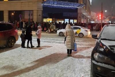 В Ярославле из-за любителя дрифта эвакуировали торговый центр