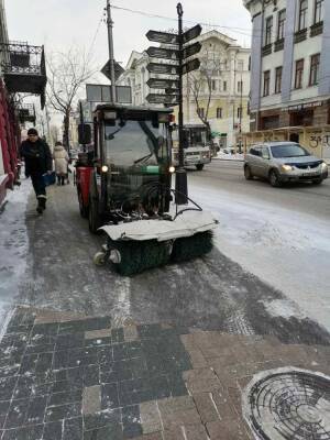С улиц Иркутска за сутки вывезли 1,5 тысячи тонн снега