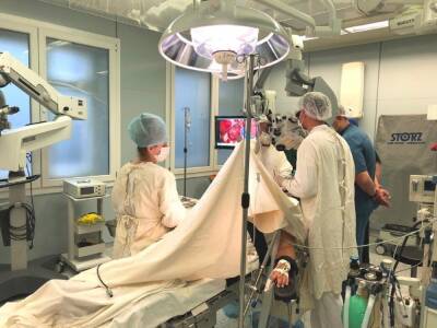 В Астрахани нейрохирурги Александро-Мариинской больницы удалили редкую опухоль мозга