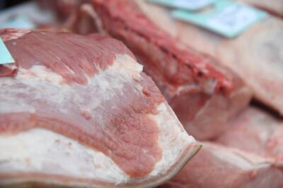 Волгоградских продавцов грязного мяса оштрафовали на 175000 рублей