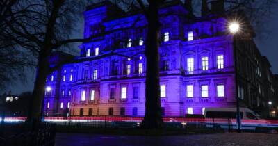 Здание МИД Великобритании подсветили цветами украинского флага (ФОТО)
