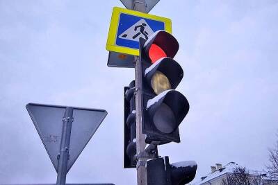 В Смоленске отключили светофоры у школы