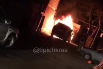 Ночью в центре Краснодара сгорел Range Rover