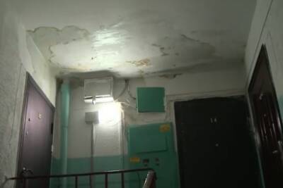 Владимирские коммунальщики повредили крышу жилого дома