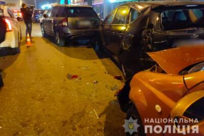 Крупное ДТП в Одессе: водитель сбил девочку и протаранил припаркованные авто