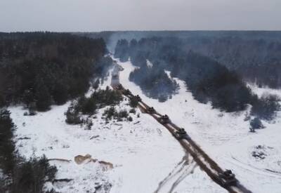 В 4 километрах от нашей границы: в Беларуси военные всего за ночь развернули мост через Припять - кадры