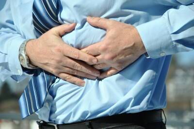 Эти семь симптомов предупреждают о раке желудка