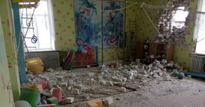 В ООС сообщили об обстреле Станицы Луганской: снаряды попали в постройку детского сада