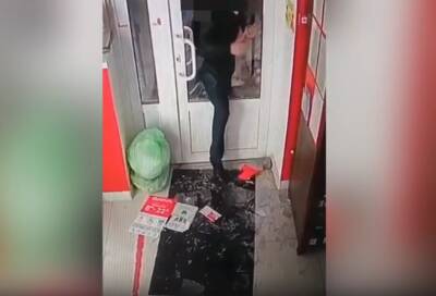Двое жителей Тверской области вломились ночью в магазин в поисках алкоголя