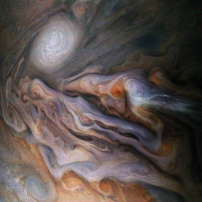 В NASA показали уникальные фото Юпитера и его спутника Ганимеда и мира