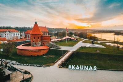Литва возобновила выдачу виз российским туристам