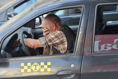 Таксист «купил подарок начальнику полиции» за 38 тысяч рублей