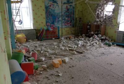 Оккупанты из артиллерии обстреляли Станицу Луганскую: снаряд попал в детский сад, есть пострадавшие