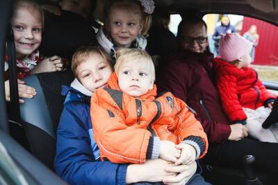 Некоторые семьи РФ получат президентскую выплату в 14 000 рублей