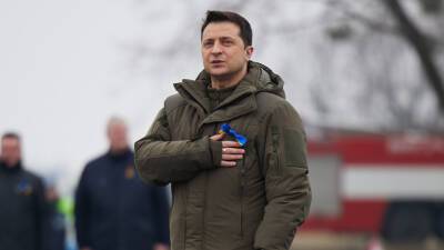 Зеленский сообщил, что направляется на катере в район военной операции в Донбассе