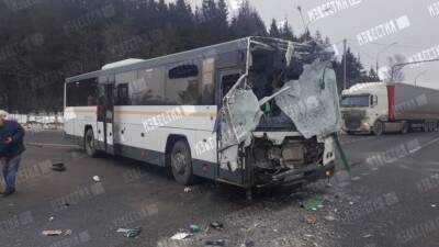 Пассажирский автобус попал в крупное ДТП в Подмосковье. Есть пострадавшие