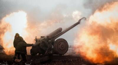 На Донбассе грохочут бои, украинские войска ведут огонь по населенным пунктам
