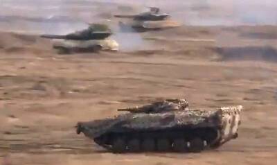 Украинские учения «Метель-2022»: БМП-1 врезалась в танк Т-64БМ на глазах у Зеленского