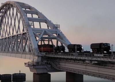Очередной эшелон военной техники миновал Крымский мост, покидая приграничные районы
