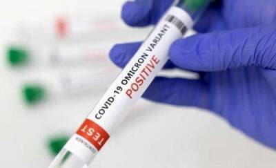 Британский медик назвал новые симптомы штамма коронавируса «омикрон»