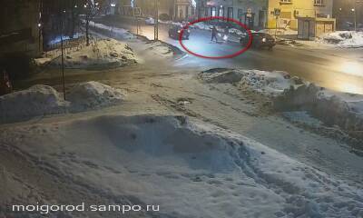 В Петрозаводске автомобиль чуть не снес пешеходов