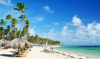 Остров новой свободы: Доминикана отменяет ковид-ограничения для себя и туристов
