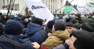Столкновения под Радой: правоохранители задержали пятерых протестующих - dsnews.ua - Украина - Киев