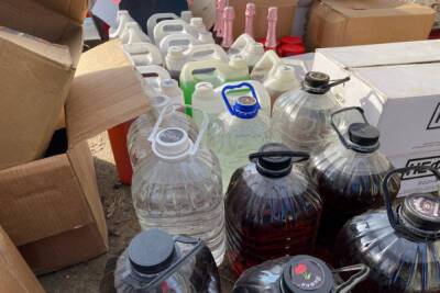 В Астрахани отец и дочь подозреваются в продаже контрафактного алкоголя