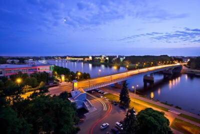 Жители Новгорода отреагировали на падение кладки с башни на мосту Александра Невского