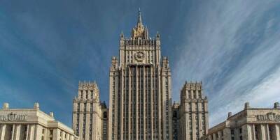 Посол США Салливан покинул здание МИД России через 15 минут, не дав комментариев прессе