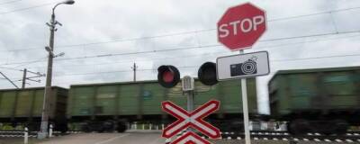 Пассажирский поезд в Ивановской области протаранил автомобиль