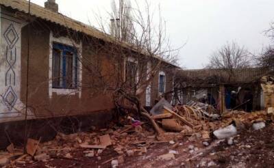 На Луганщине российские оккупанты обстреляли Врубовку: повреждены лицей, дома и газопровод