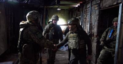 Война на Донбассе: Зеленский прибыл на передовую (ФОТО)