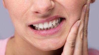 Невролог рассказала, можно ли умереть от скрежета зубов во сне