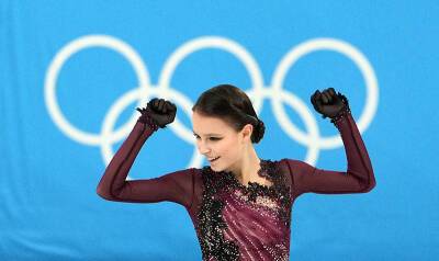 Фигуристка Анна Щербакова завоевала золото на Олимпиаде