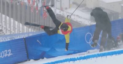 Финский летающий лыжник снес телеоператора на Олимпиаде в Пекине (видео)