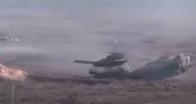 Опубликовано видео столкновения бронетранспортера и танка Т-64БВ на украинских учениях