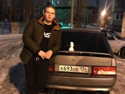 Преступники расстреляли автомобиль курьера «Яндекс.Еда» в Волгограде