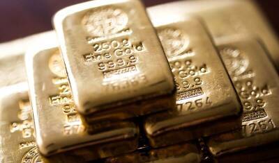 Унция золота впервые с июня 2021 года подрожала до $1900