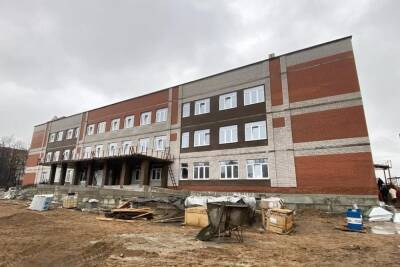 86 рабочих строят новую школу на Юбилейной в Пскове