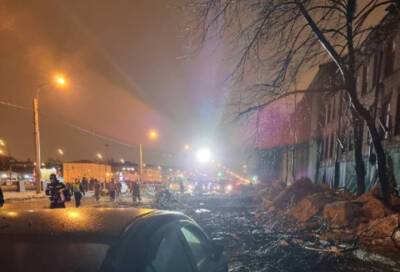На Обводном канале обрушился фасад здания бывшего завода "Красный треугольник"