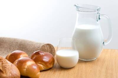 Смольный предложил торговым сетям ограничить наценку на молоко, хлеб, сахар и овощи