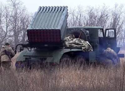 Украинские военные и представители ЛНР обвиняют друг друга в обстрелах в Донбассе