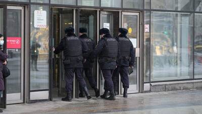 Двух полицейских избили на станции «Тульская» в московском метро