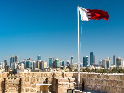 Власти Бахрейна отменяют с 20 февраля ПЦР-тестирование и карантин для прибывающих в страну