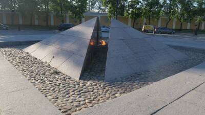 Момент осквернения Вечного огня в Кронштадте попал на видео