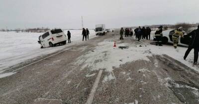 Три человека погибли в ДТП легковушки и минивэна под Новосибирском